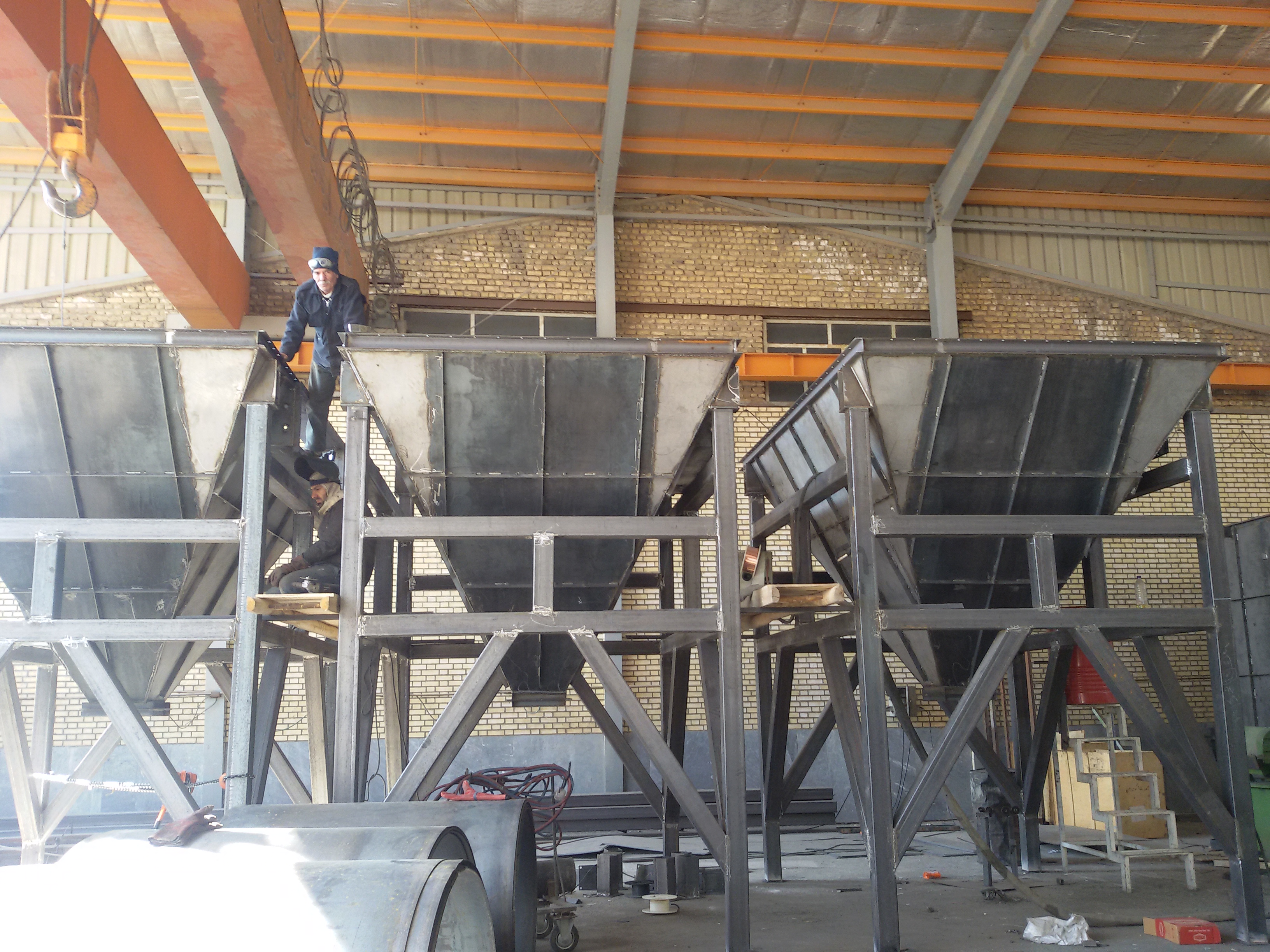 Production-floor integration or execution sequence photo.